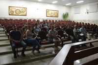 Empresários, vereadores e munícipes se reunem para saber mais sobre a "Escola Rural Bella Girassol”
